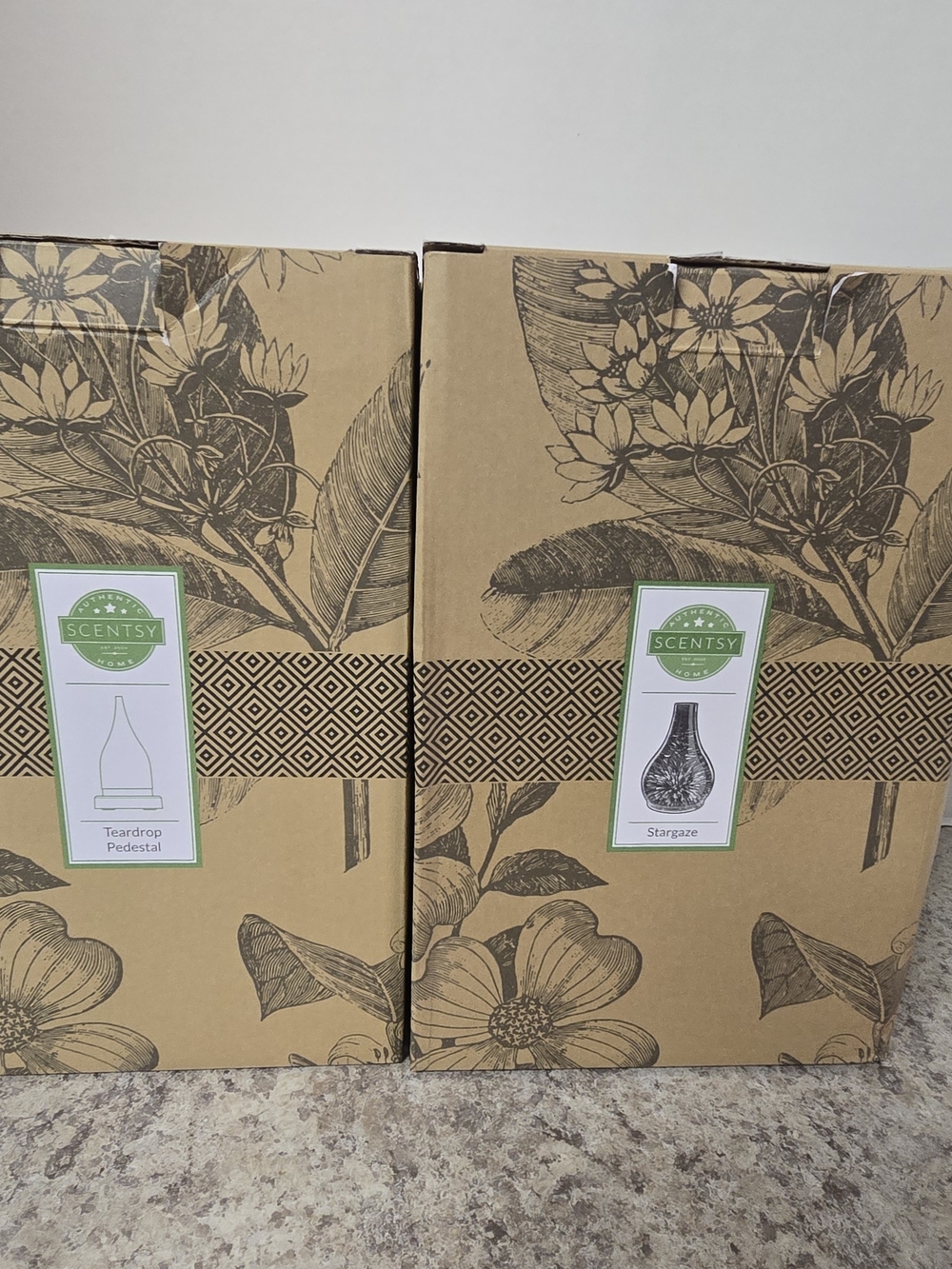 Scentsy Teardrop Pedestal & Stargaze Warmers - Brown Packaging
